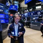 Acciones argentinas se desploman en Wall Street: caen hasta 23% tras declaraciones de Caputo y Milei