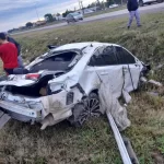 Despiste en la Ruta 16: Automóvil Termina en un Zanjón y Asisten al Conductor