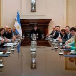 Sin cambios en el Gabinete pese a la derrota: Milei lanza una “mesa nacional” con los mismos nombres