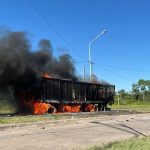 TRES ISLETAS: Acoplado cargado con pintura y aerosoles se incendió en plena Ruta 95 y bloqueó media calzada