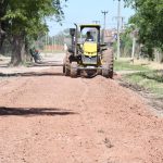 Obra Estratégica: Arrancó la Colocación de Ripio en la Av. Néstor Kirchner para Mejorar la Conectividad