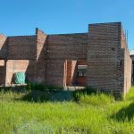 Denuncia grave en Margarita Belén: acusan al intendente de entregar ilegalmente una obra para adultos mayores