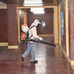 Mantenimiento Escolar: Continúan los operativos de limpieza y desmalezado en las instituciones de Tres Isletas