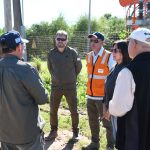 Luces en El 50: TotalEnergies aporta los artefactos, el Municipio la mano de obra, y una vieja demanda de los vecinos se hace realidad