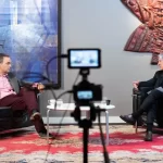 Los detalles de los contratos que la productora del amigo de Adorni firmó con la TV Pública