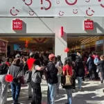 Furor por la apertura del primer local de una cadena internacional en la Argentina: hasta 5 cuadras de cola y acampe de madrugada