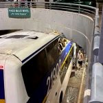 Milagro en Banfield: un micro con hinchas de For Ever chocó contra un puente y hay siete heridos