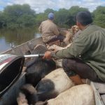 Continúan los operativos de asistencia a familias aisladas por inundaciones en Comandancia Frías