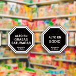 Javier Milei quiere eliminar la ley de etiquetado frontal de alimentos