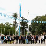 Tres Isletas conmemoró la Revolución de Mayo con el tradicional izamiento de la Bandera Nacional