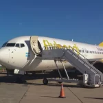 Flybondi al borde del colapso: opera solo con dos aviones y acumula más de 2.500 vuelos cancelados en un año