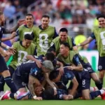 Paraguay ganó un partido clave con 10 jugadores ante Turquía y sueña en el Mundial