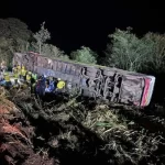 Tragedia en Brasil: tres muertos al volcar un bus paraguayo