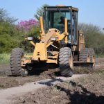 Infraestructura Urbana: Avanzan los Trabajos de Nivelación de Calles en Distintos Barrios de Tres Isletas
