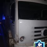 Siniestro Vial en Tres Isletas: Colisión entre una Motocicleta y un Camión Dejó dos Personas con Fracturas