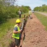 Avanzan trabajos para llevar un servicio esencial a un lote rural de Colonias Unidas