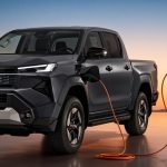 Toyota Hilux 2027: la pick up se renueva con pantallas gigantes, frontal robusto y una versión 100% eléctrica