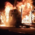 Sáenz Peña: una ambulancia del Hospital quedó envuelta en llamas y fue consumida por completo